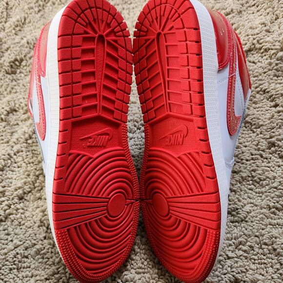 Air Jordan 1 Low SE GS Football Grey University Brand New Sz 6Y - Picture 7 of 8